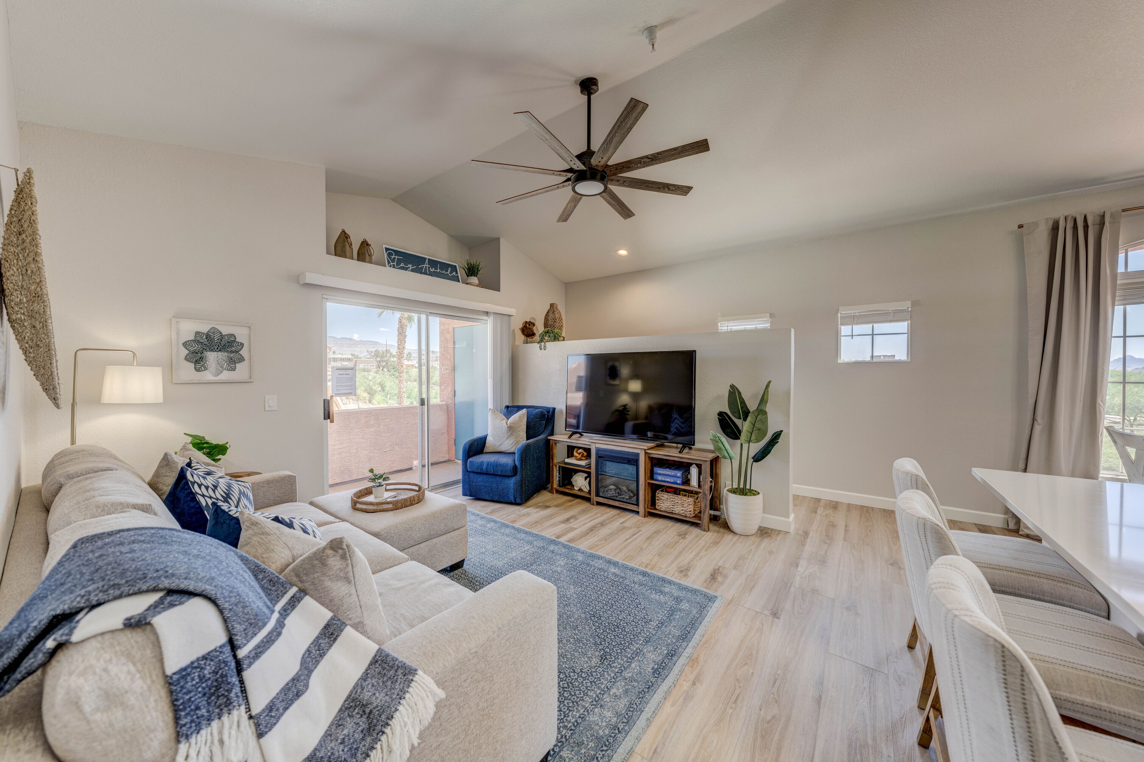 Smart-tv en een open haard