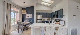 Hava-Retreat with Pool/Boat Parking!