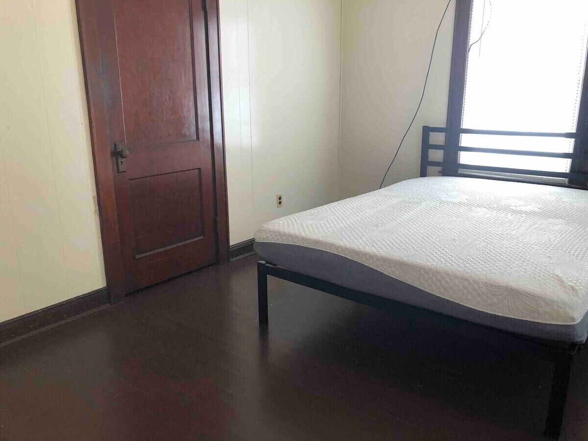 2 bedroom budget - 2 comfortable Queen beds -WiFi