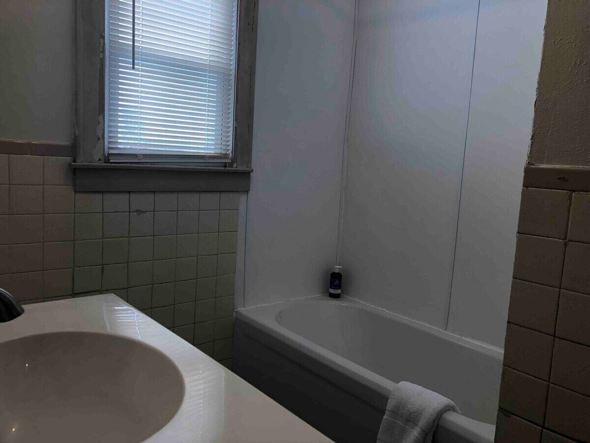 2 bedroom budget - 2 comfortable Queen beds -WiFi