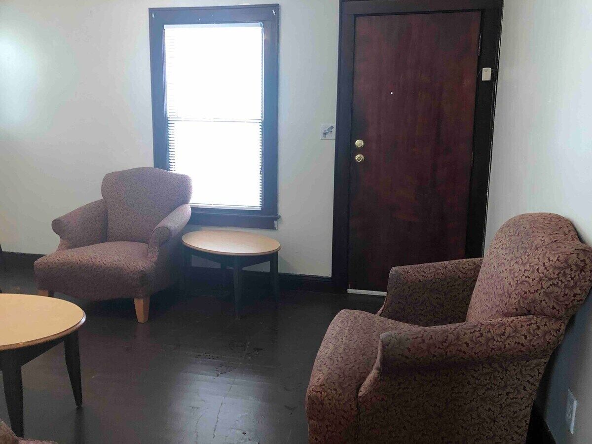 2 bedroom budget - 2 comfortable Queen beds -WiFi