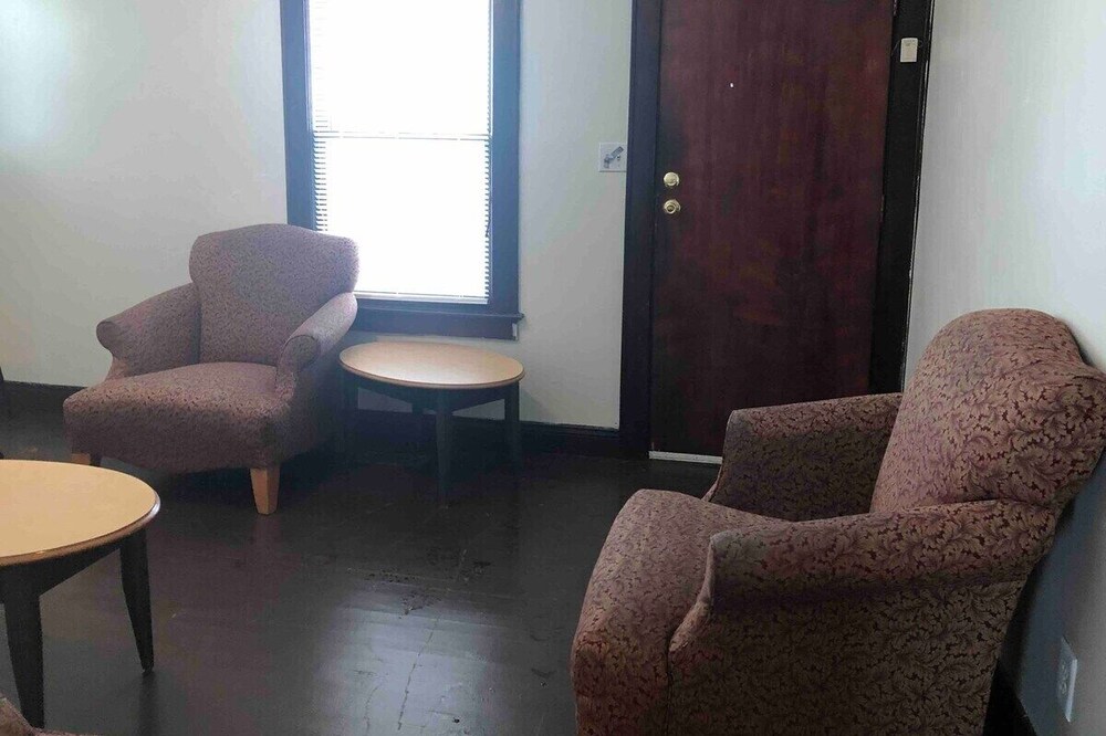 2 bedroom budget - 2 comfortable Queen beds -WiFi