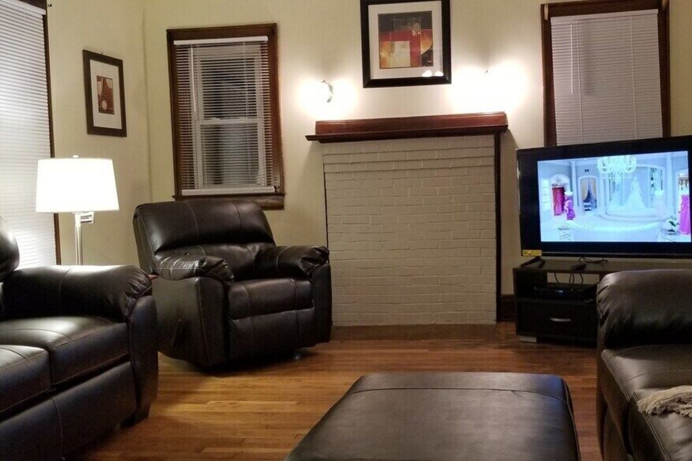 Basics on a Budget, King, 55in smart TV, Wifi,Pets
