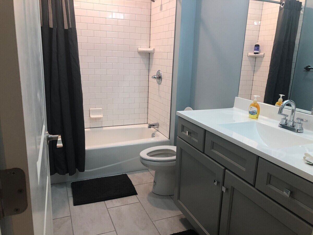 203 New downtown living Queen Wi-Fi 1 bedroom