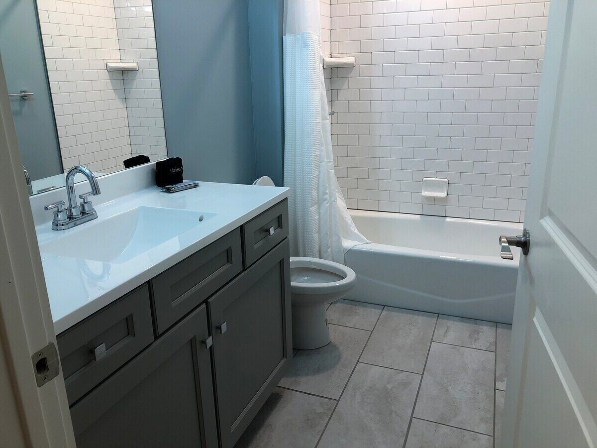 205 New Downtown apartment living - Queen - Wi-Fi