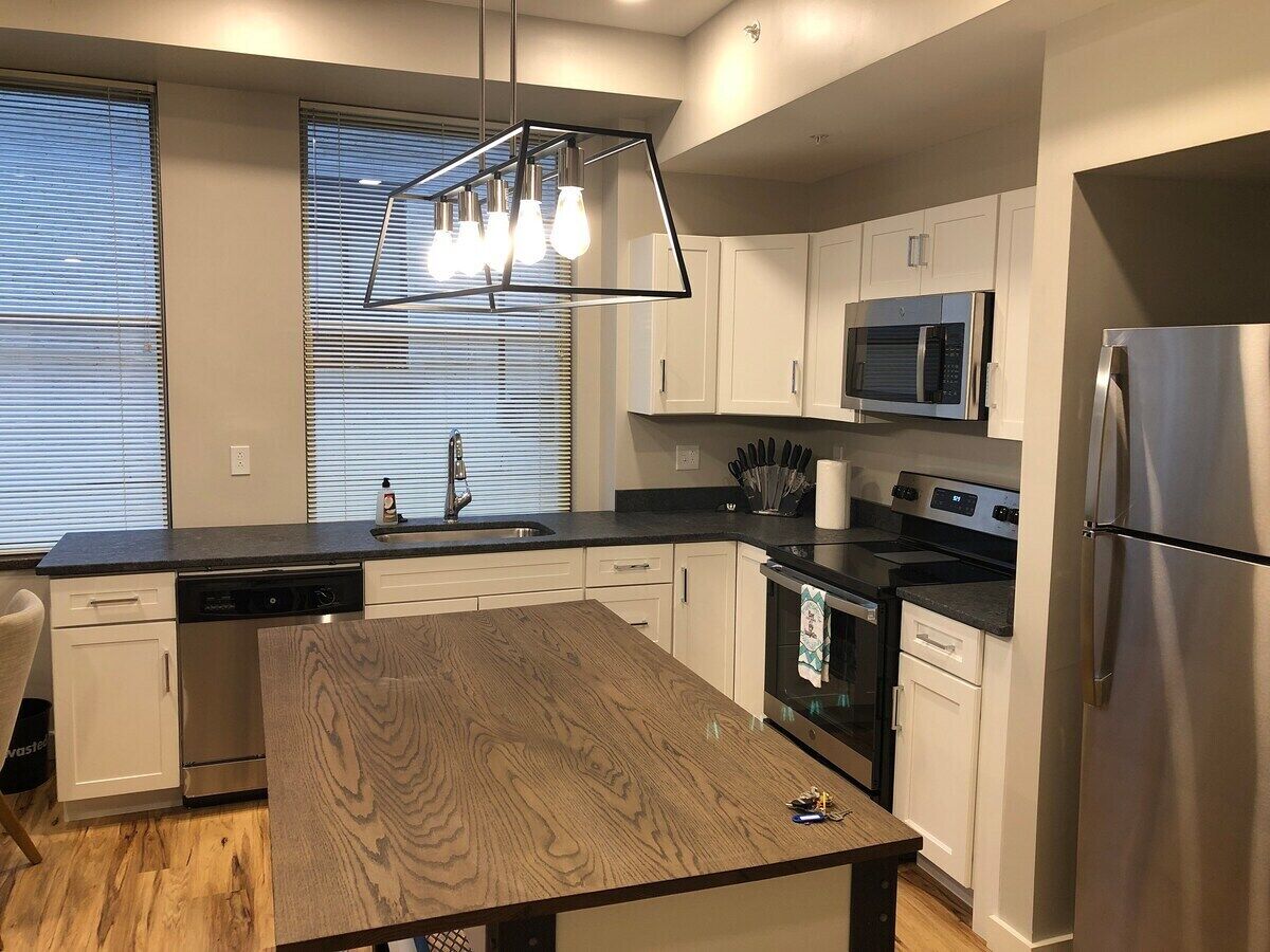205 New Downtown apartment living - Queen - Wi-Fi