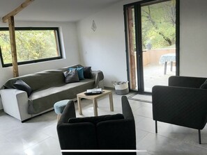 TV, books - Cosy house, nature & quiet, close to amenities  (Champtercier)