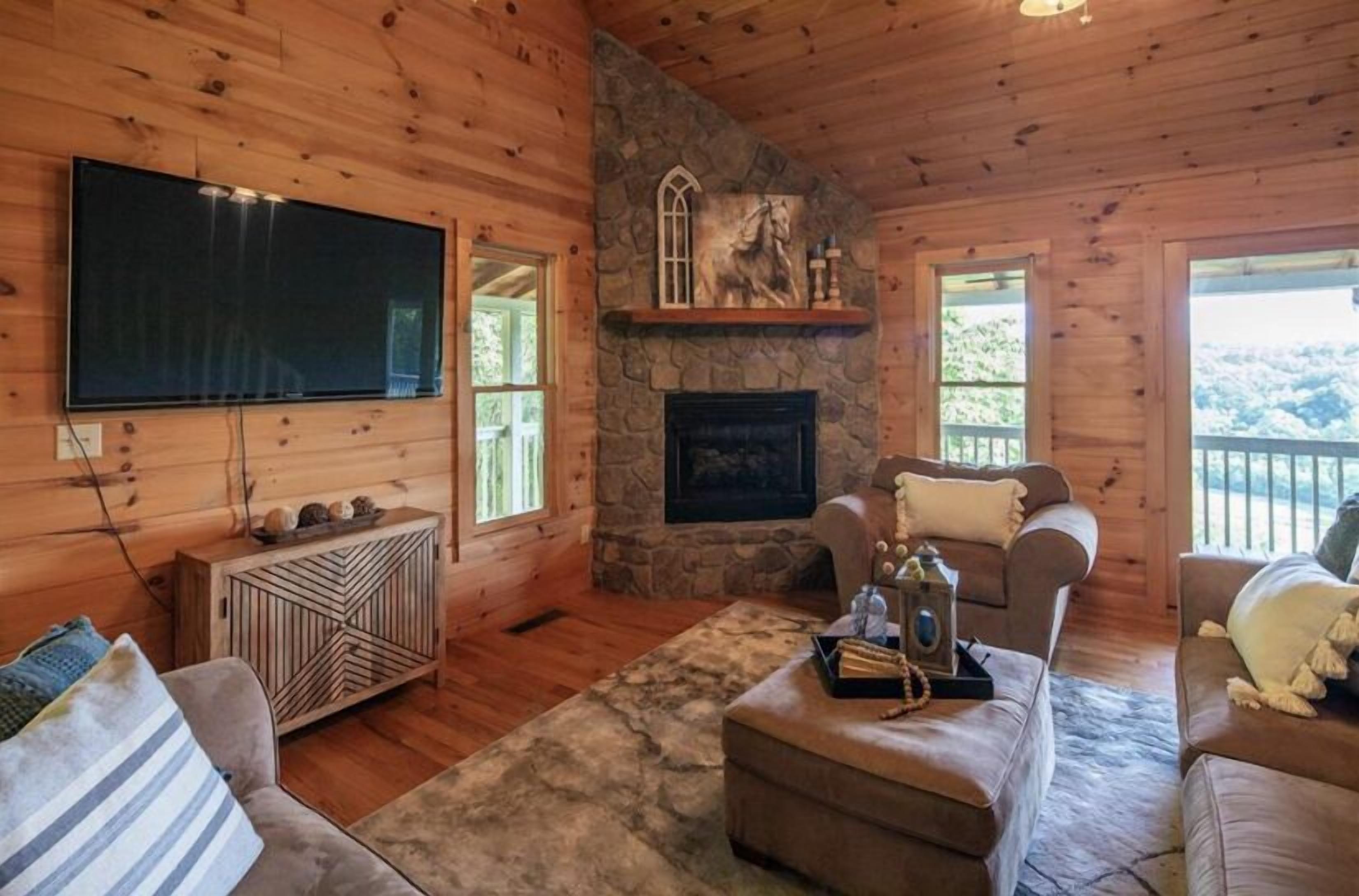 Cabin Home with views of Mountain  ridge line, Toccoa River and Blue Ridge train