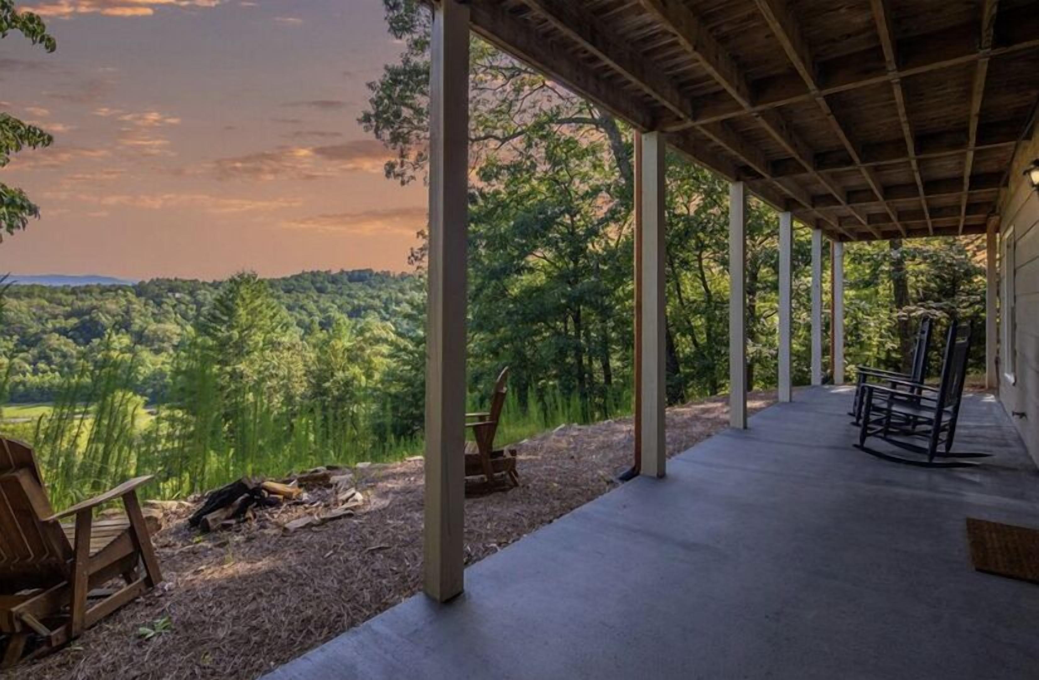 Cabin Home with views of Mountain  ridge line, Toccoa River and Blue Ridge train