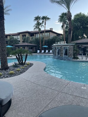 Piscina all'aperto, una piscina riscaldata