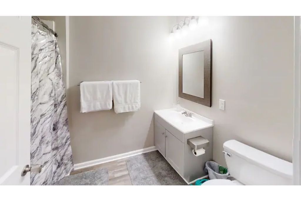 Cozy Home in Central Location, Gboro & High Point!