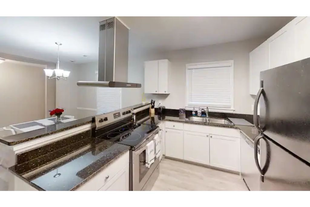 Cozy Home in Central Location, Gboro & High Point!