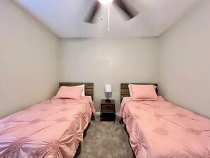 3 Schlafzimmer, Schreibtisch, Bügeleisen/Bügelbrett, kostenloses WLAN