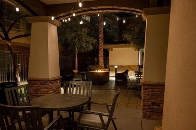 Modern Suite in Phoenix Area | Outdoor Pool