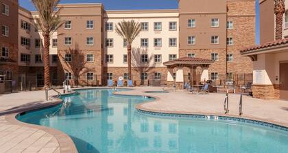Modern Suite in Phoenix Area | Outdoor Pool
