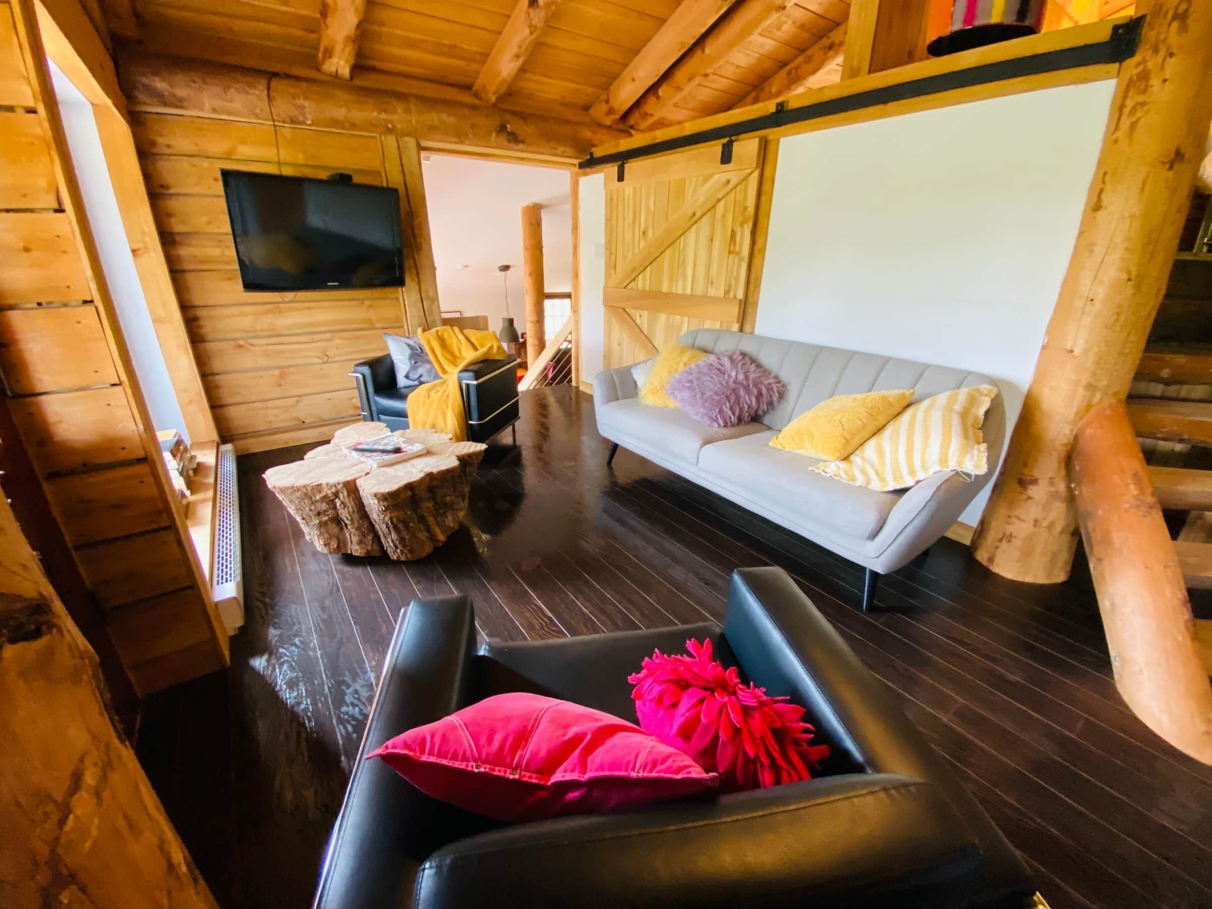 Artemis Log Cabin with Spa & Mountain View