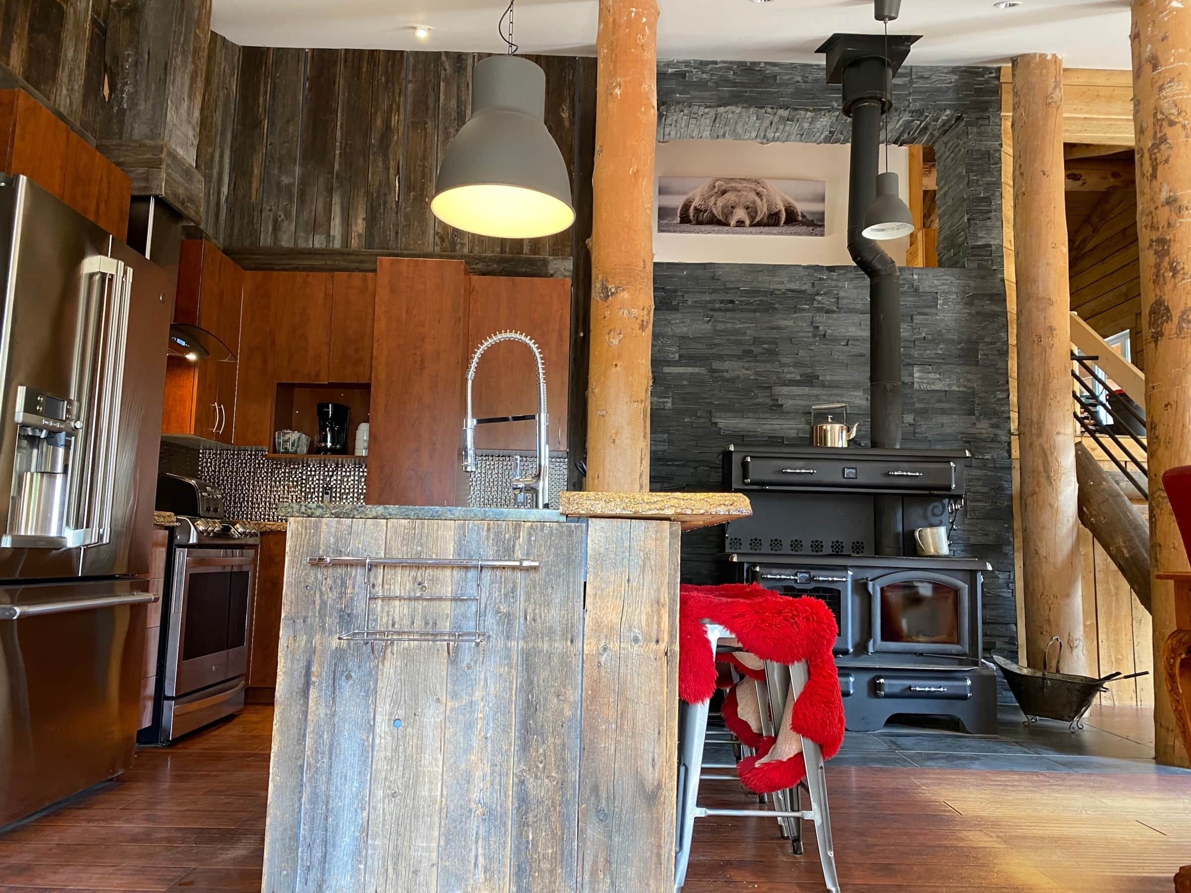 Artemis Log Cabin with Spa & Mountain View