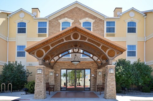 2 Bedroom | Free Daily Breakfast. Pool & Hot Tub