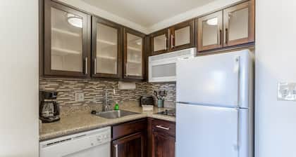 King Suite | Free Breakfast, Indoor Pool