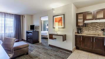 1 bedroom, in-room safe, iron/ironing board, free WiFi