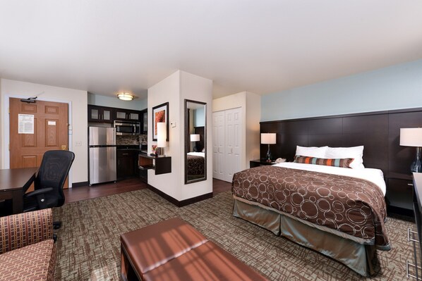 In-room safe, iron/ironing board, free WiFi, bed sheets - Studio | Free Breakfast + Indoor Pool + Hot Tub (Sioux Falls)
