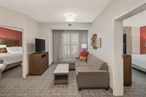 2 quartos, cofres nos quartos, ferros/tábuas de passar roupa