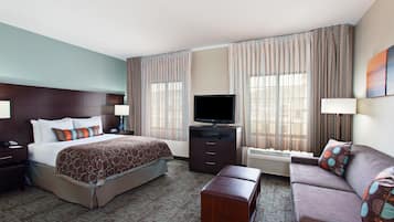 In-room safe, laptop workspace, iron/ironing board, free WiFi