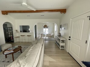 Smart TV, DVD player, books, stereo - Steps to the beach,Newly remodeled Ocean Views, luxury living at its best! (Manhattan Beach)