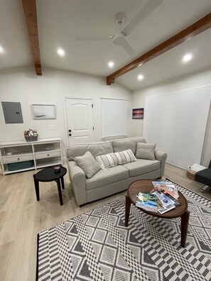 Smart TV, DVD player, books, stereo - Steps to the beach,Newly remodeled Ocean Views, luxury living at its best! (Manhattan Beach)