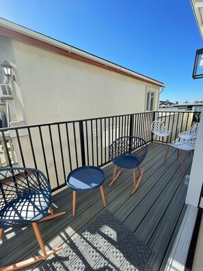 Property grounds - Steps to the beach,Newly remodeled Ocean Views, luxury living at its best! (Manhattan Beach)
