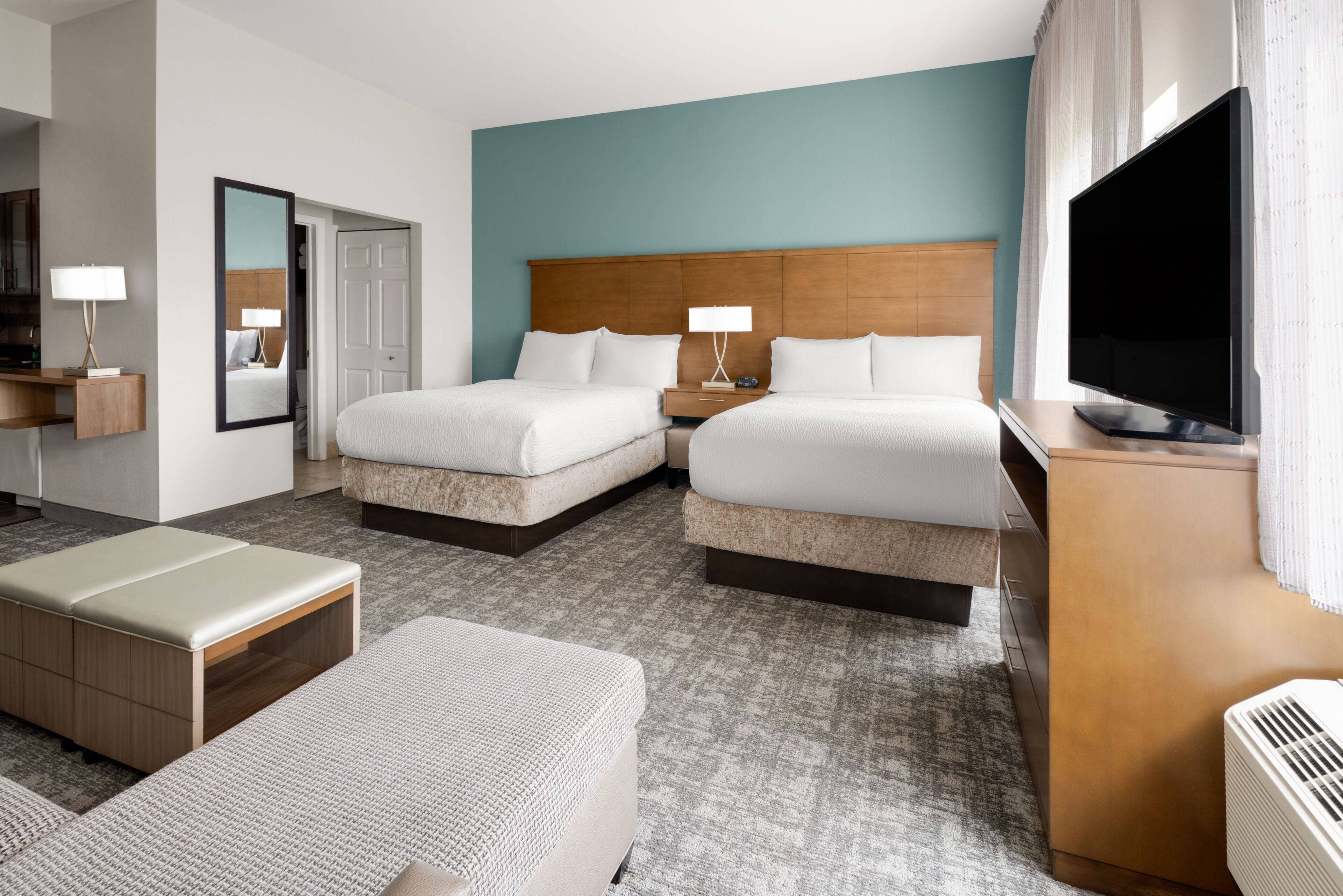 Safe på rommet, strykejern/-brett, wi-fi (inkludert) og sengetøy