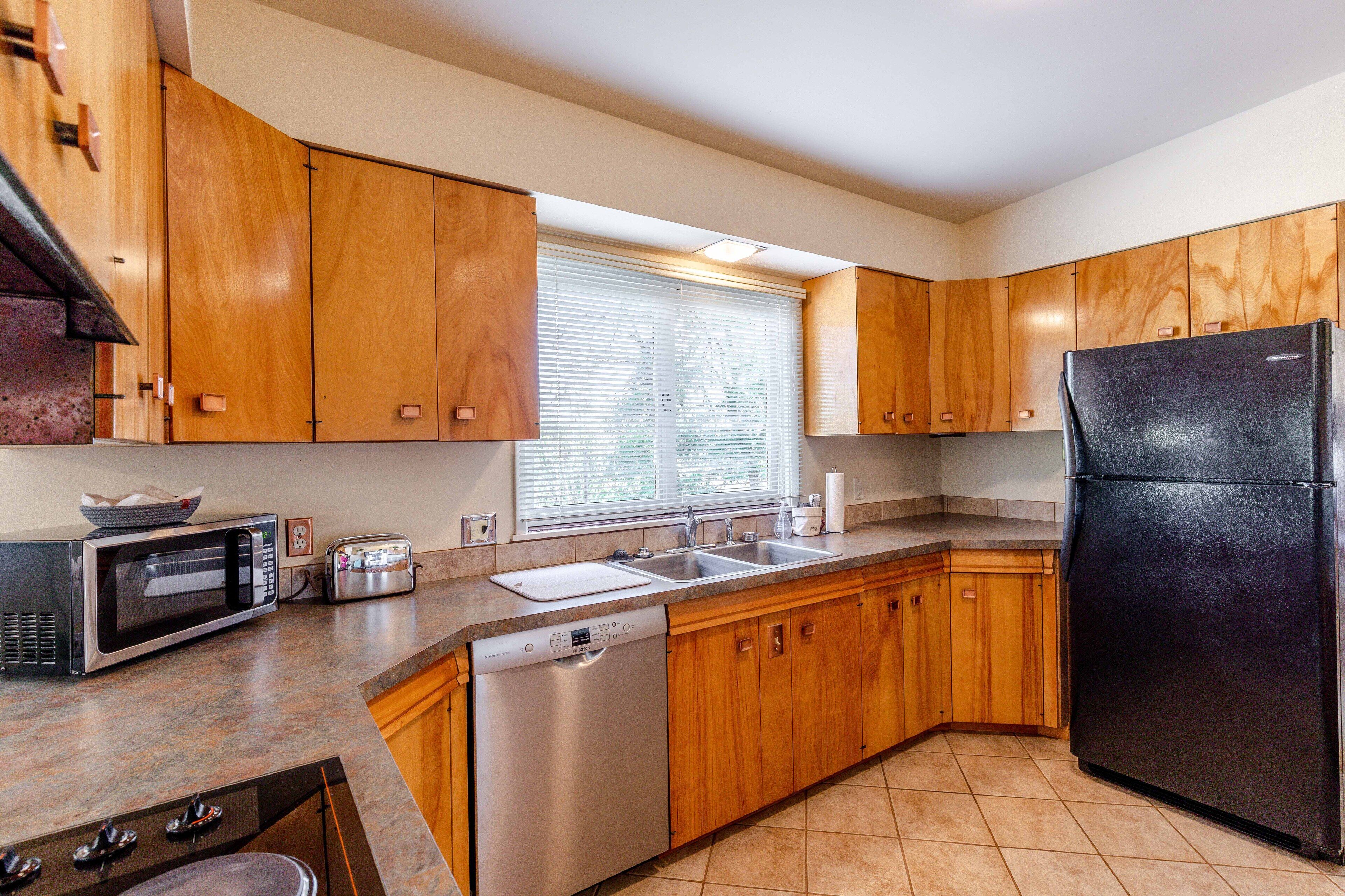 Spacious mid-century campus hangout