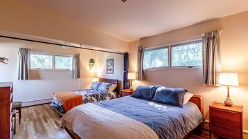 2 bedrooms, desk, iron/ironing board, free WiFi