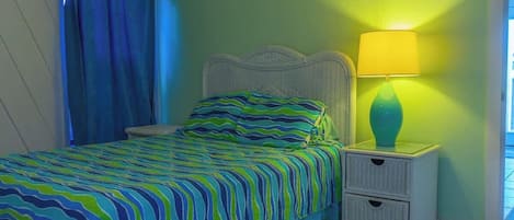 Casa, varias camas, patio, vista al jardín | 3 habitaciones, wifi gratis y ropa de cama