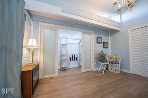 Condo, nhiều giường, sân hiên, quang cảnh vườn | Nội thất