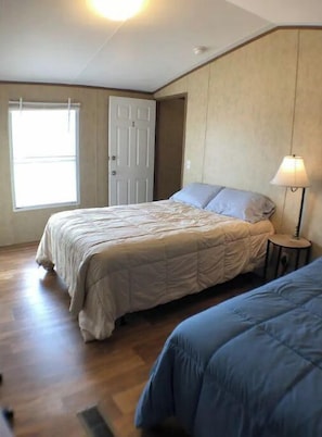 4 bedrooms, WiFi, bed sheets