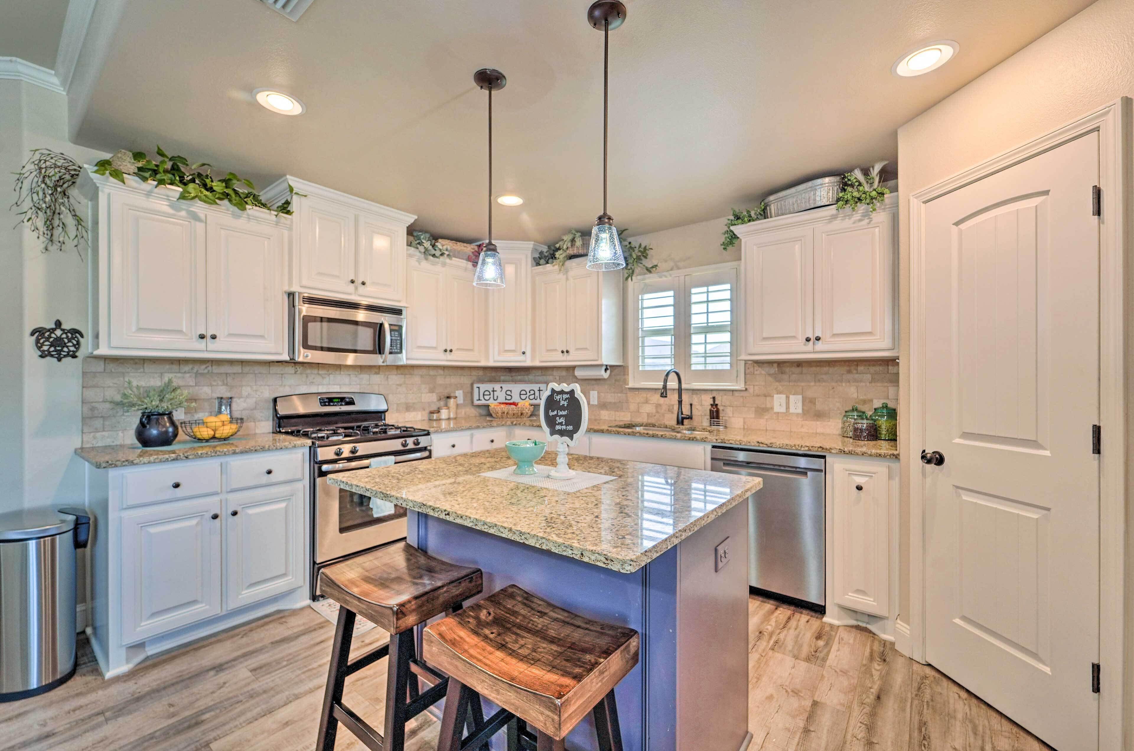 Quaint Lubbock Home ~ 6 Mi to TTU + Downtown!