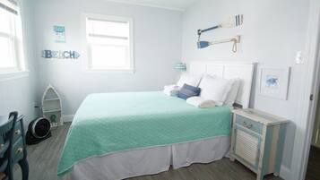 5 bedrooms, desk, iron/ironing board, travel crib