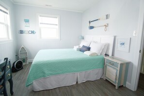 5 bedrooms, desk, iron/ironing board, travel crib - Welcome to Irie Vibes! (Holden Beach)