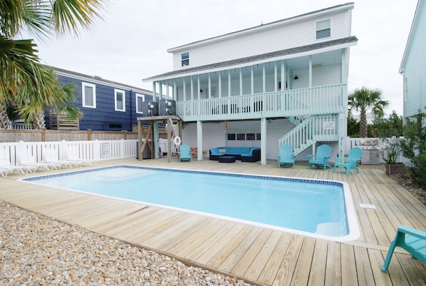 حمّام سباحة خارجي، حمّام سباحة مُدفَّأ