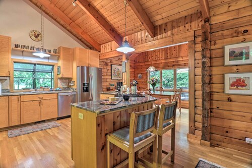 'Cold Mountain Reflections' Cabin w/ Game Room!