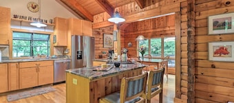 'Cold Mountain Reflections' Cabin w/ Game Room!