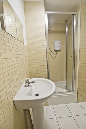 Appartement, privébadkamer | Badkamer