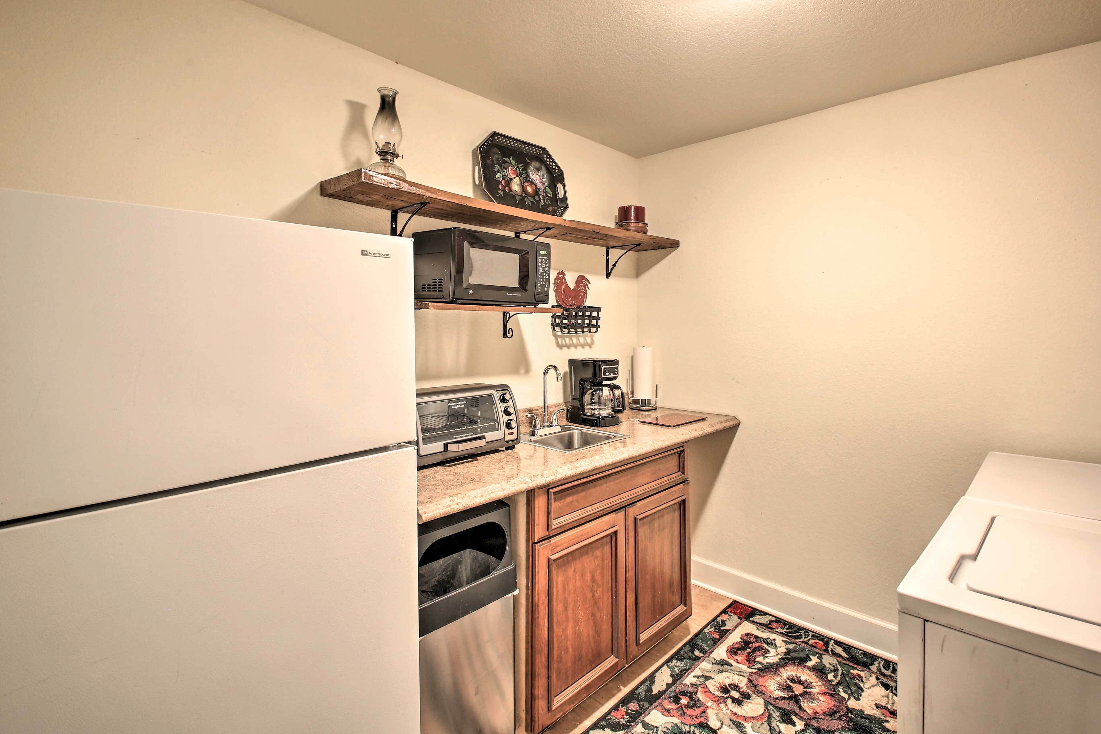 Cozy Hot Springs Apartment w/ Private Hot Tub