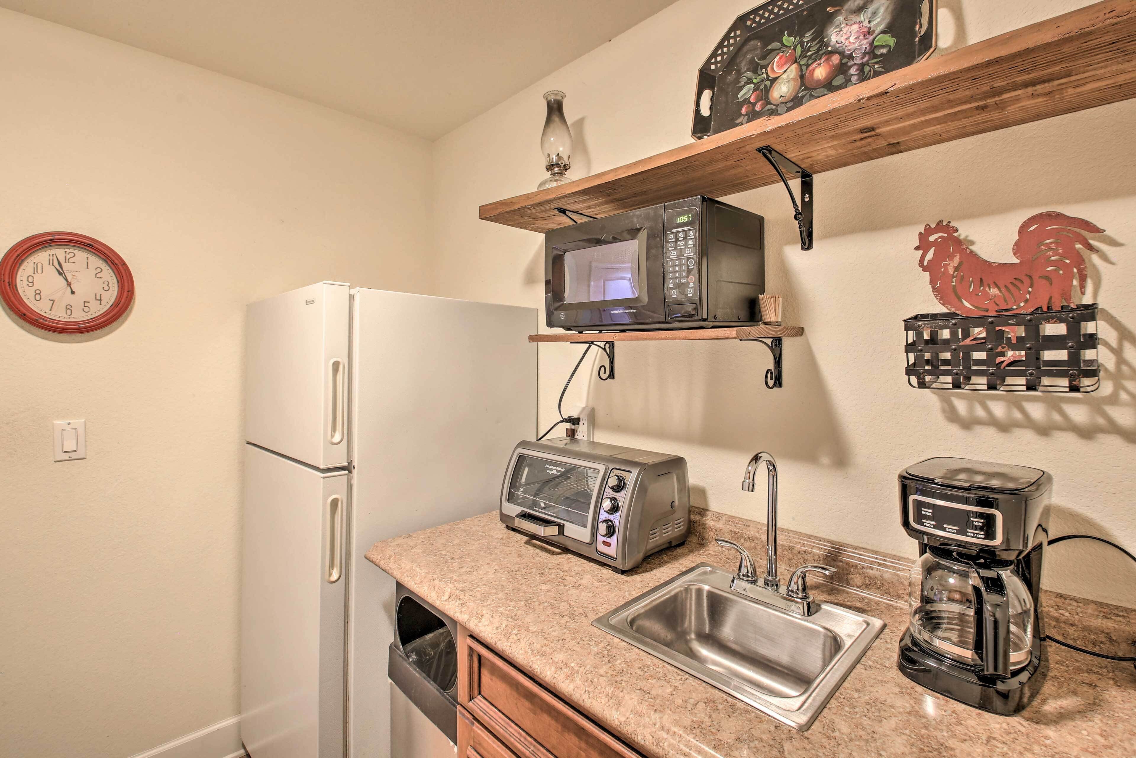 Cozy Hot Springs Apartment w/ Private Hot Tub