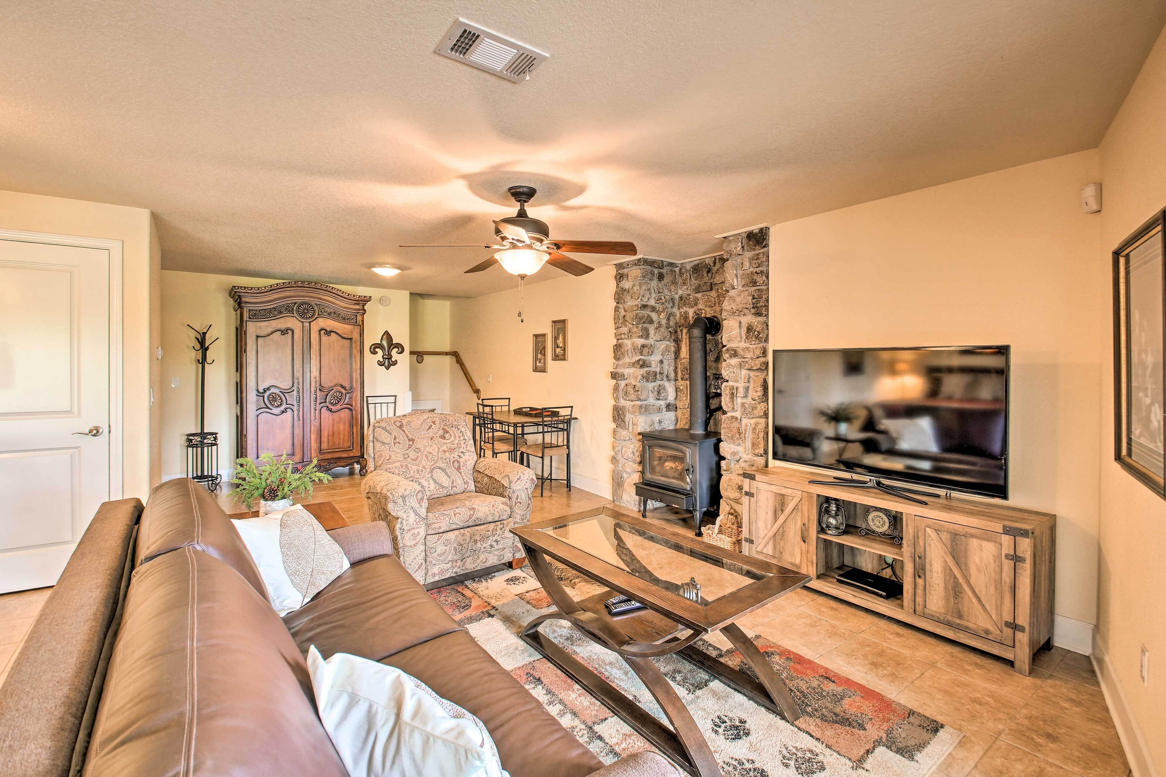 Cozy Hot Springs Apartment w/ Private Hot Tub