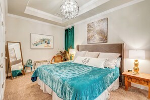 3 bedrooms, iron/ironing board, WiFi, bed sheets - Gorgeous College Station Townhome w/ Patio! (College Station)