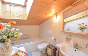 Bathtub, hair dryer - Amazing apartment in Racines/Ratschings (Racines/Ratschings)