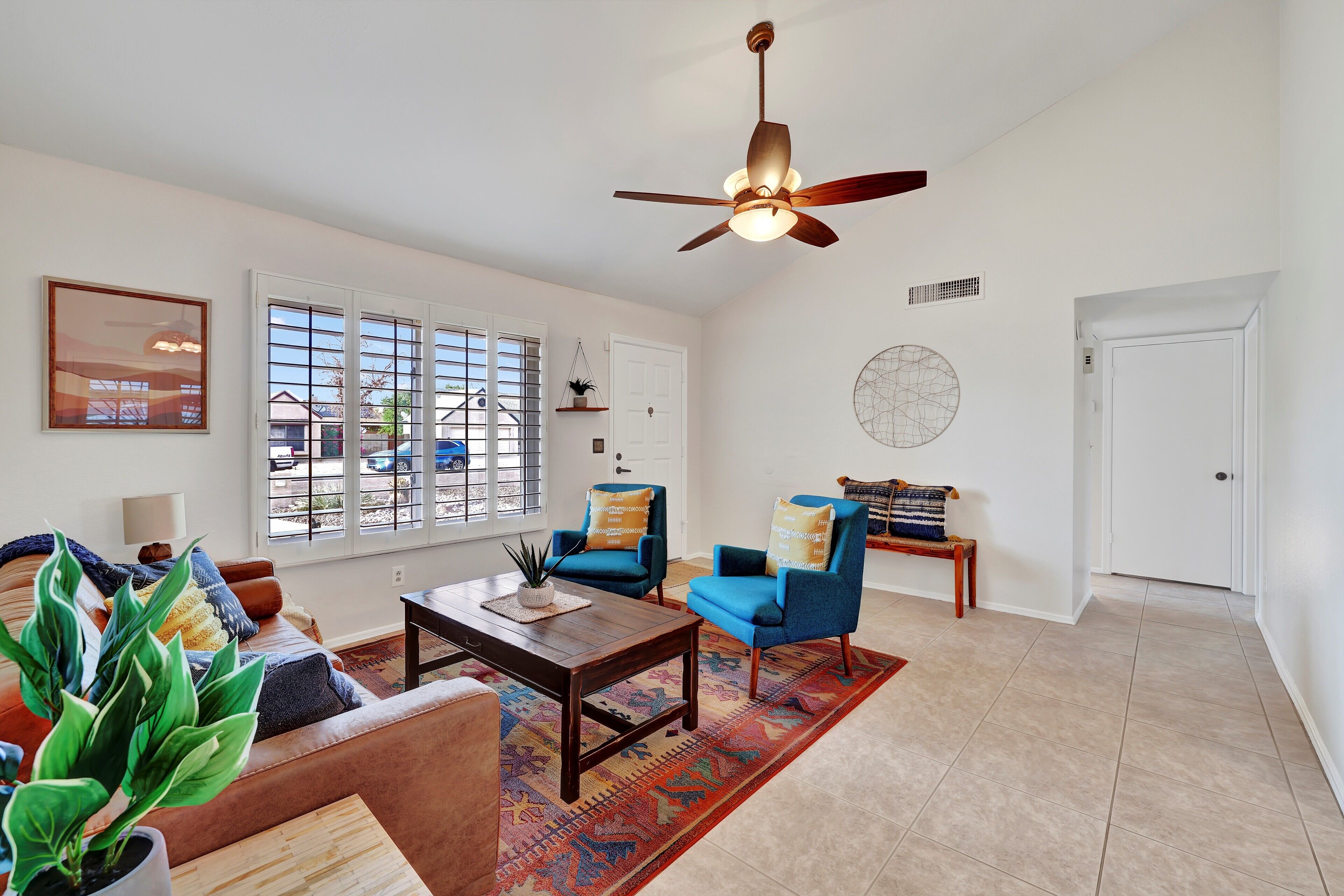 12 minutes from Super Bowl! Large Yard, Heated Pool, Grill, Quiet Neighborhood