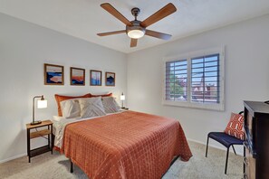 3 habitaciones, tabla de planchar con plancha y cuna de viaje 